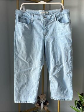 Levi's women’s 311 shaping skinny capri in Light Blue denim plus size 16W